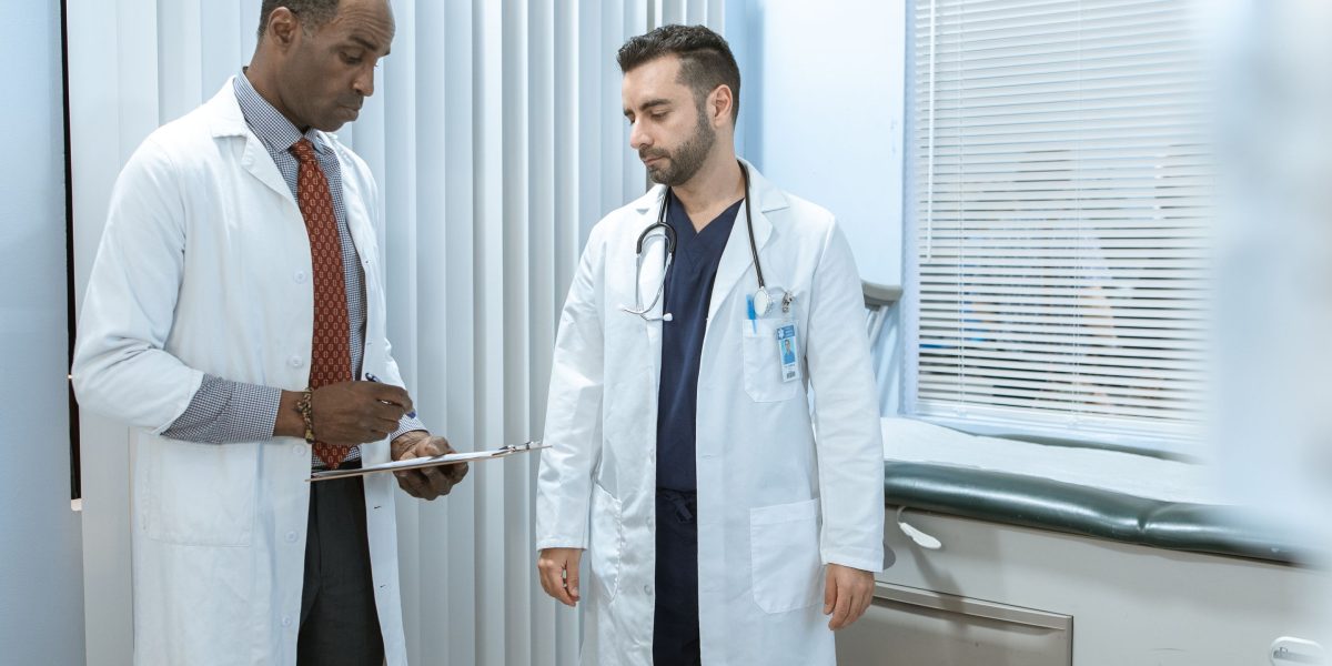 A healthcare professional interacting with a patient, demonstrating how AI agents support and enhance real-world applications in industries like medicine.